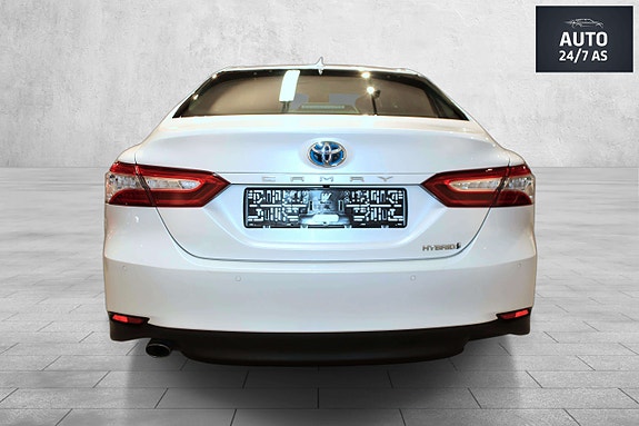 Toyota Camry 13 of 30