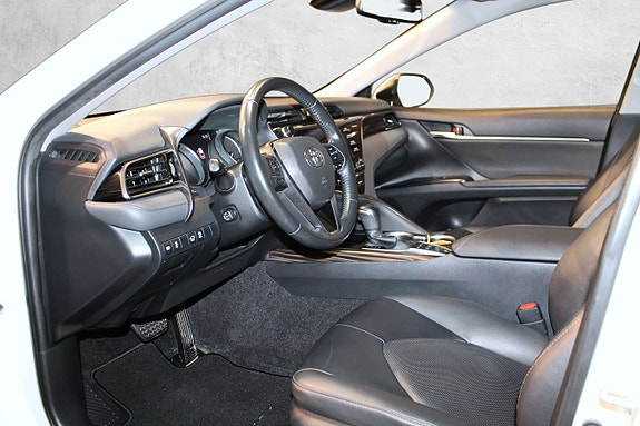 Toyota Camry 17 of 30