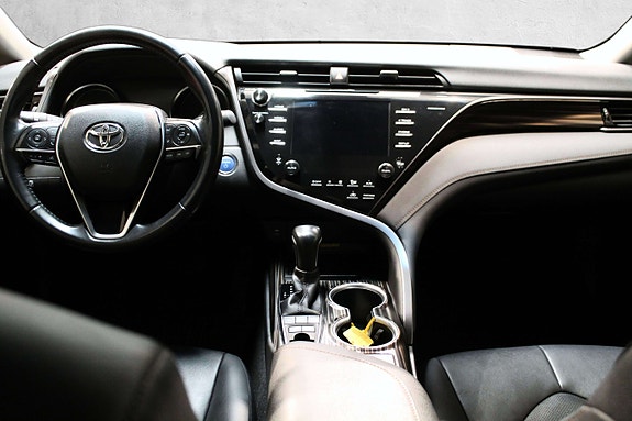 Toyota Camry 25 of 30