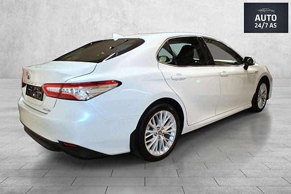 Toyota Camry 11 of 30