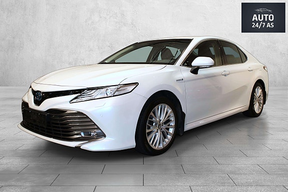 Toyota Camry 5 of 30