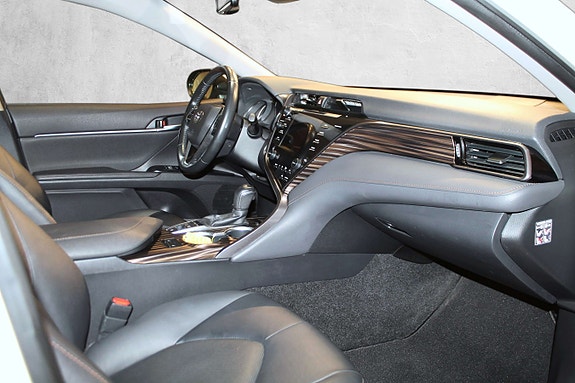 Toyota Camry 19 of 30