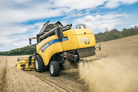 New Holland CX 5.90 Lateral 3 of 12