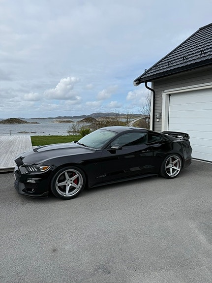 Ford Mustang 14 of 26