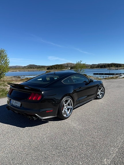 Ford Mustang 10 of 26