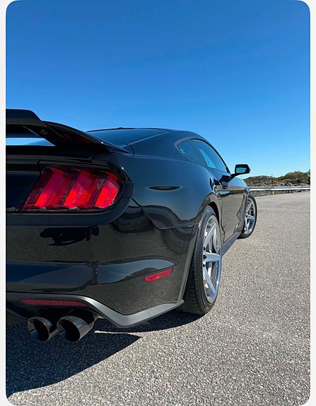 Ford Mustang 3 of 26