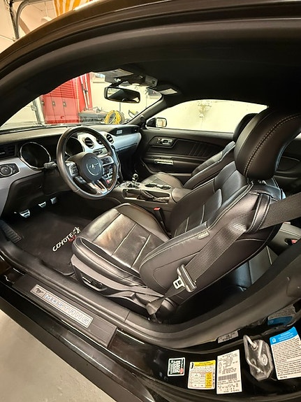 Ford Mustang 18 of 26