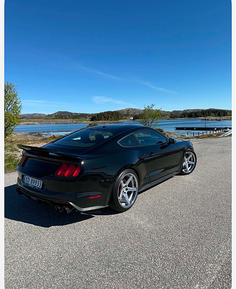 Ford Mustang 2 of 26