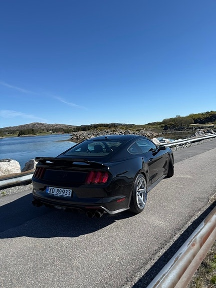 Ford Mustang 11 of 26