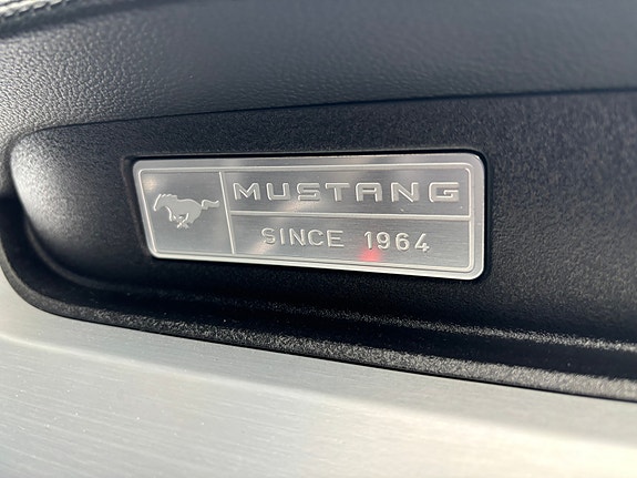 Ford Mustang 8 of 26