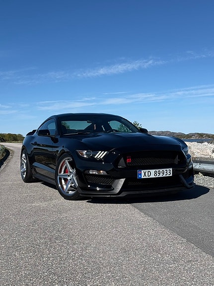Ford Mustang 16 of 26