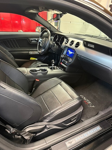 Ford Mustang 20 of 26