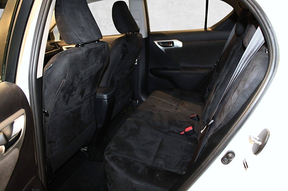 Lexus CT200h 20 of 30