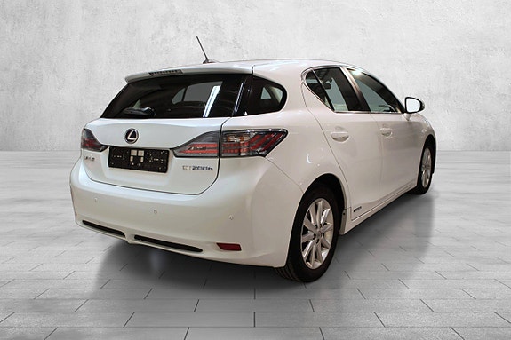 Lexus CT200h 11 of 30