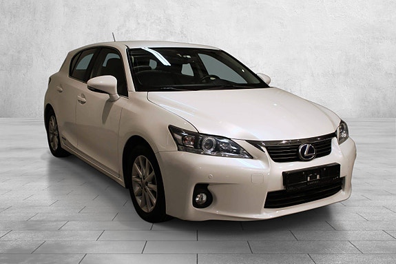 Lexus CT200h 8 of 30