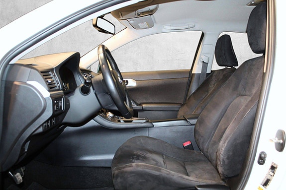 Lexus CT200h 16 of 30