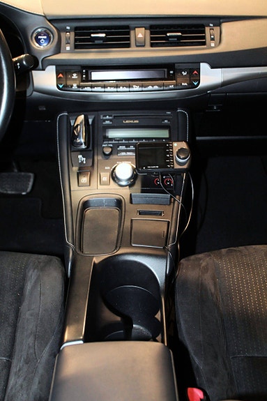 Lexus CT200h 24 of 30