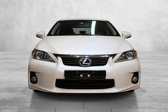 Lexus CT200h 2 of 30
