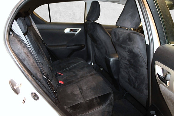 Lexus CT200h 21 of 30