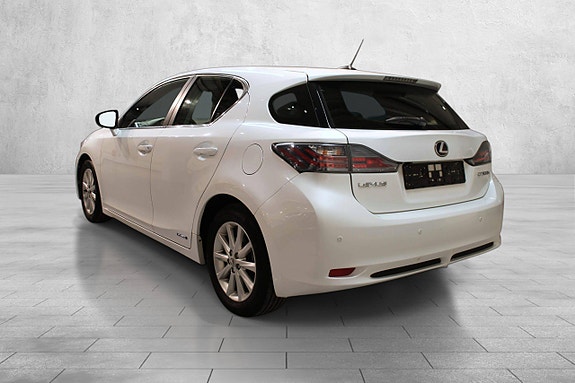 Lexus CT200h 13 of 30