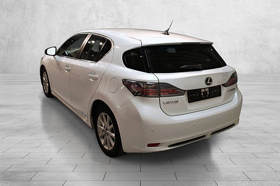 Lexus CT200h 12 of 30