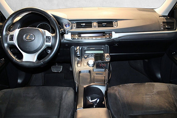 Lexus CT200h 23 of 30
