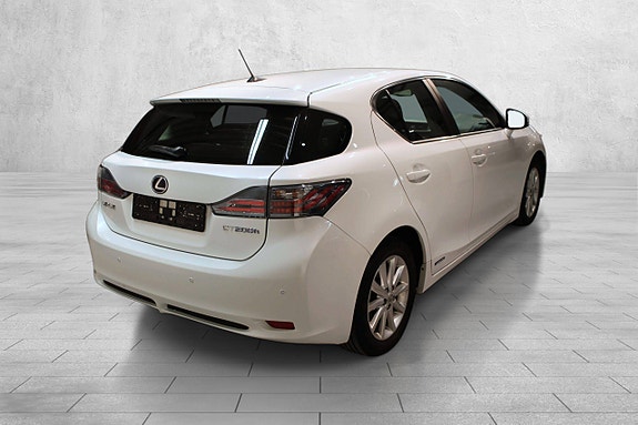 Lexus CT200h 10 of 30