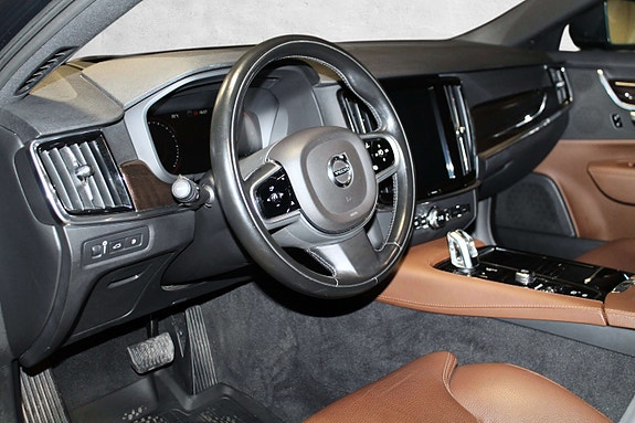 Volvo V90 24 of 30