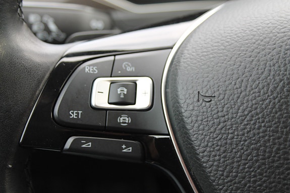 Volkswagen T-Roc 14 of 15