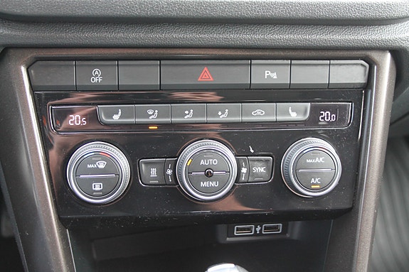 Volkswagen T-Roc 11 of 15