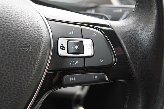 Volkswagen T-Roc 13 of 15