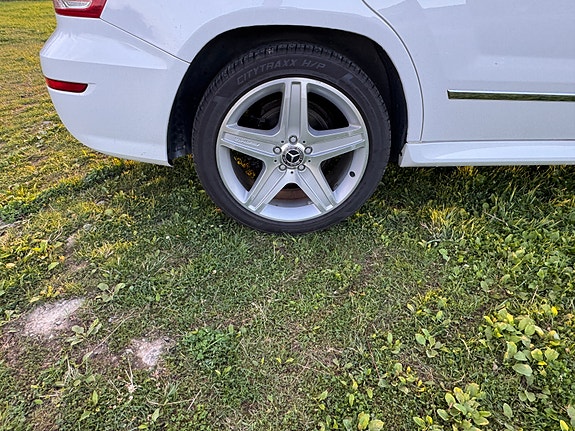 Mercedes-Benz GLK220 14 of 30