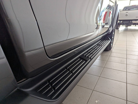 Toyota HiLux 12 of 30