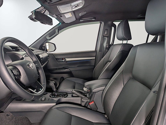 Toyota HiLux 13 of 30