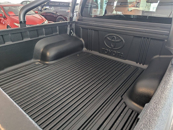 Toyota HiLux 11 of 30