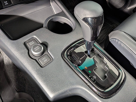 Toyota HiLux 18 of 30