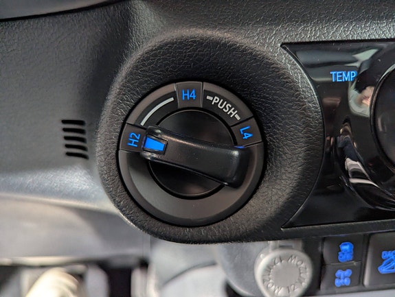 Toyota HiLux 26 of 30