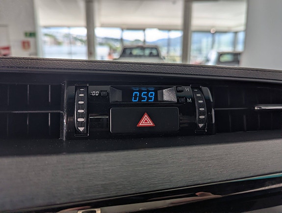 Toyota HiLux 25 of 30