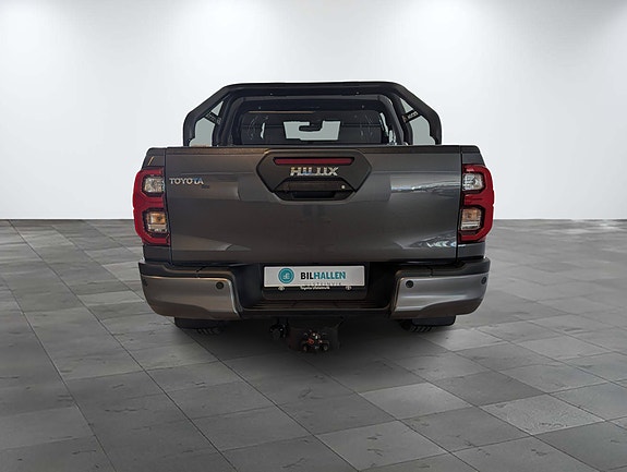 Toyota HiLux 7 of 30