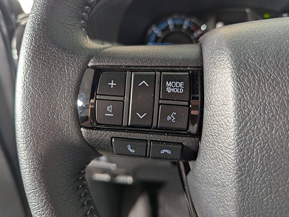 Toyota HiLux 23 of 30