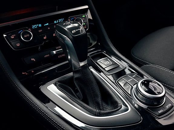 BMW 225xe 12 of 20