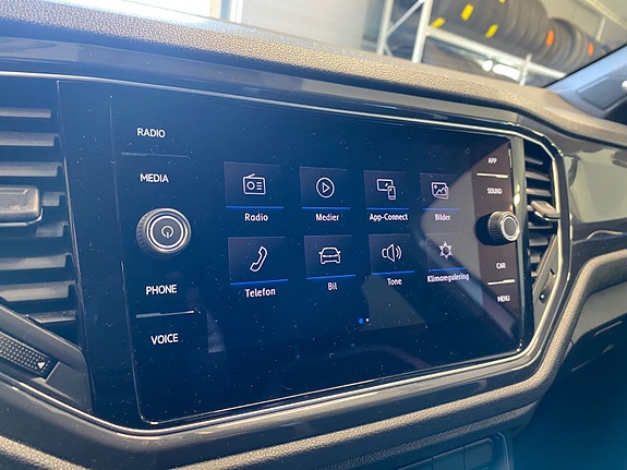 Volkswagen T-Roc 20 of 22