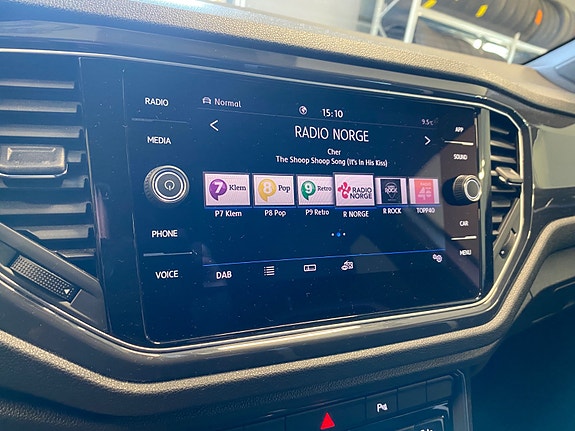 Volkswagen T-Roc 16 of 22