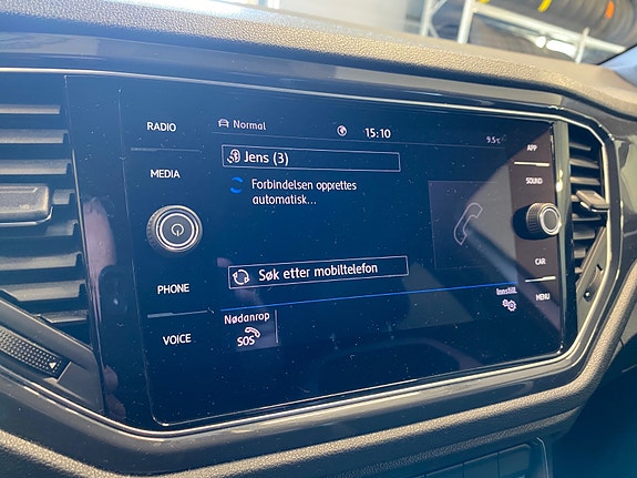 Volkswagen T-Roc 17 of 22