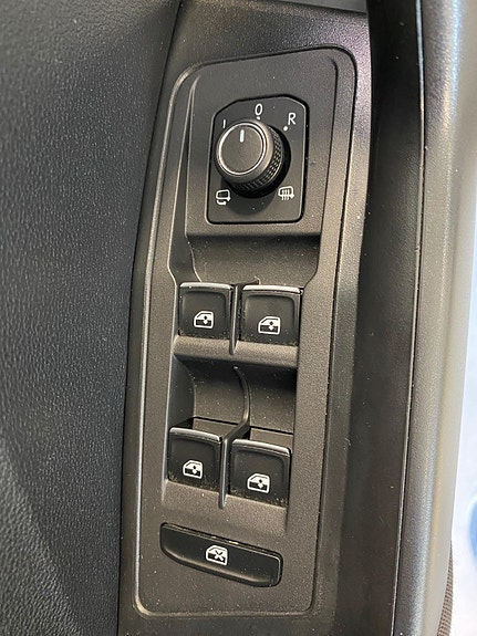 Volkswagen T-Roc 10 of 22