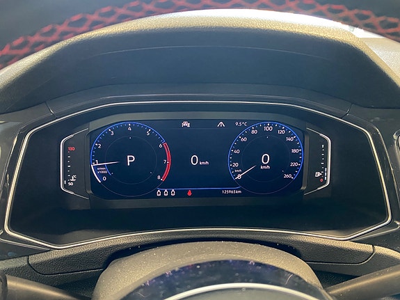 Volkswagen T-Roc 12 of 22