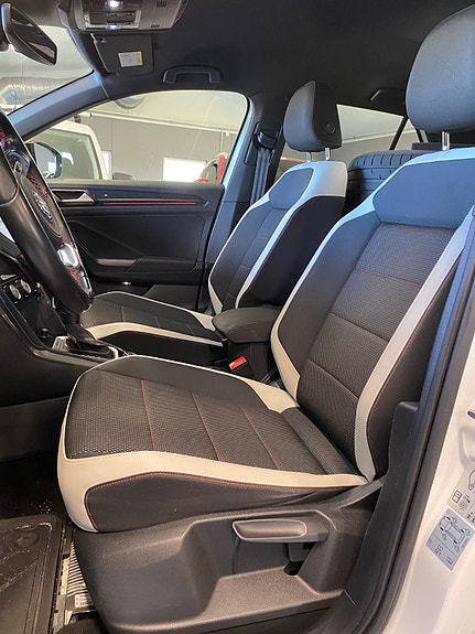 Volkswagen T-Roc 9 of 22