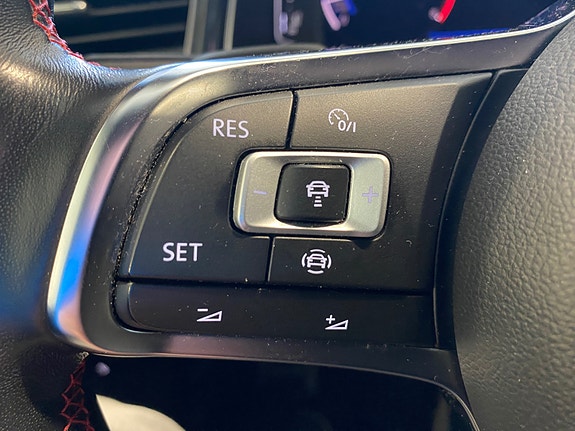 Volkswagen T-Roc 13 of 22