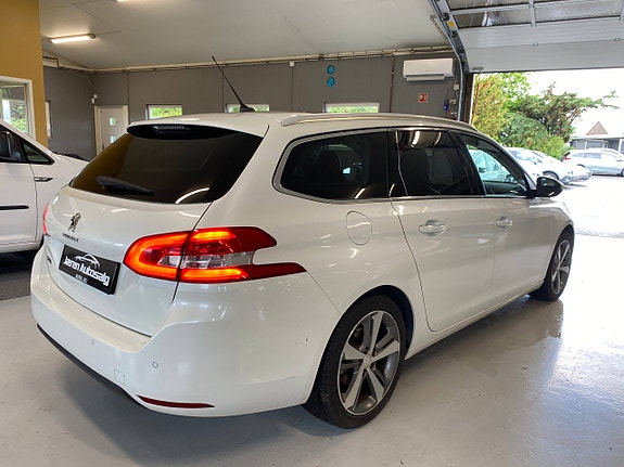 Peugeot 308 4 of 28