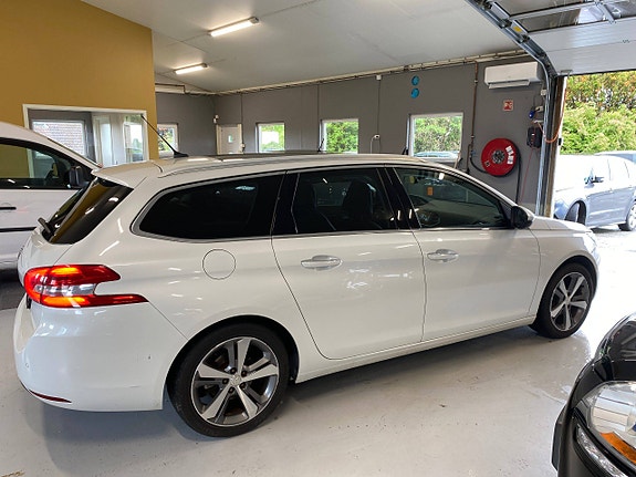 Peugeot 308 3 of 28